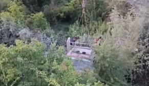 Durağanda Otomobil Uçuruma Yuvarlandı , 1 Yaralı