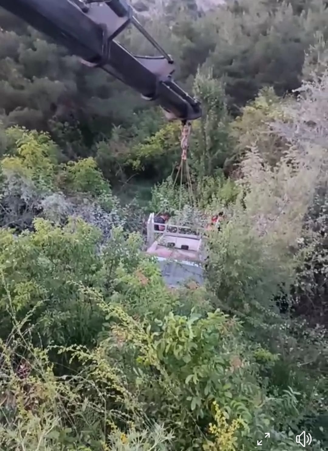 Durağanda Otomobil Uçuruma Yuvarlandı , 1 Yaralı