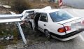 Yoldan Çıkan Otomobil Bariyerlere Vurdu