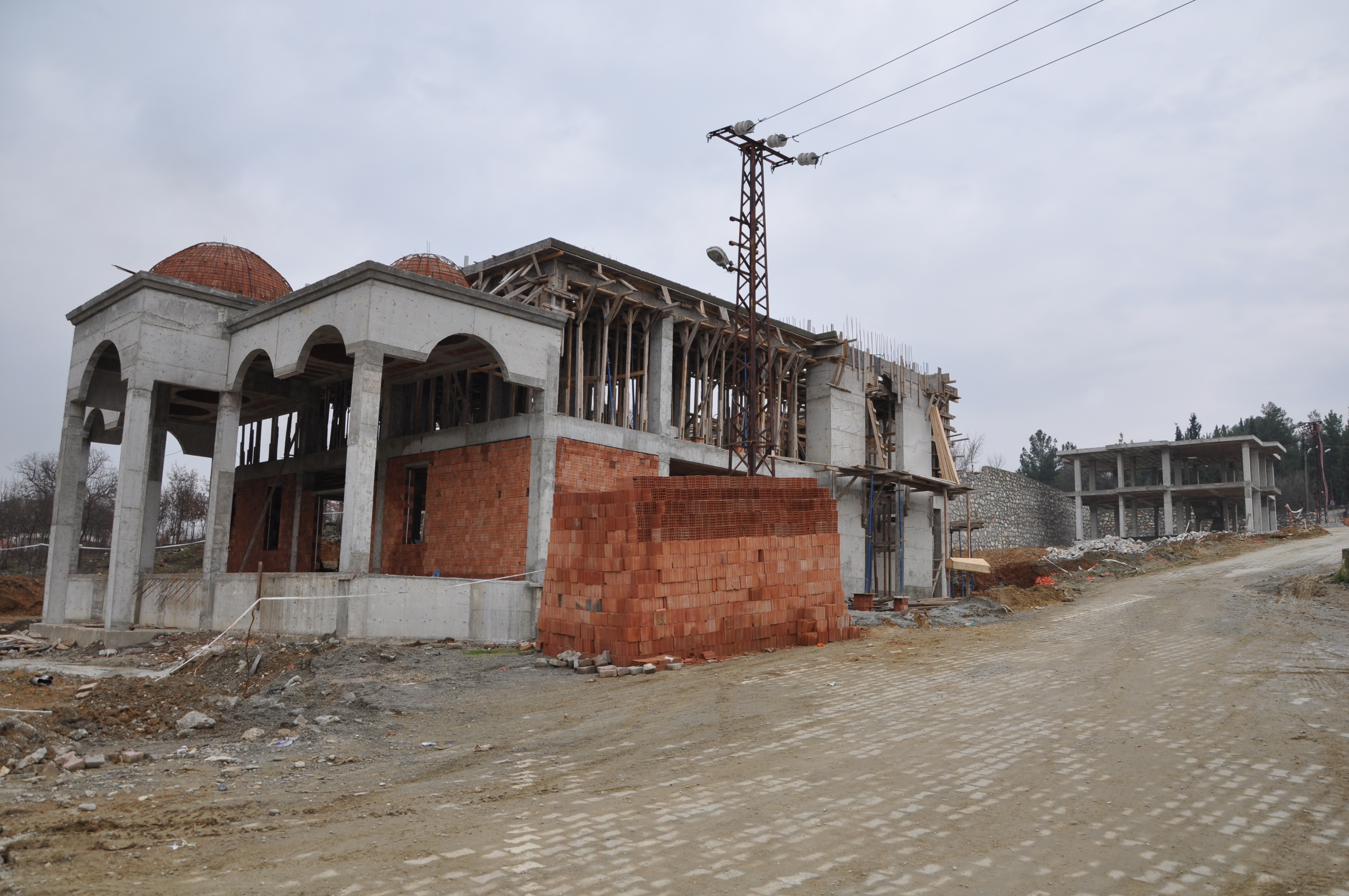 Mezarlıklar Müdürlüğü binası inşaatı sürüyor