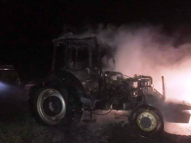 Boyabat Gökceağaç Sakız Köyünde Park Halindeki Traktör Yandı