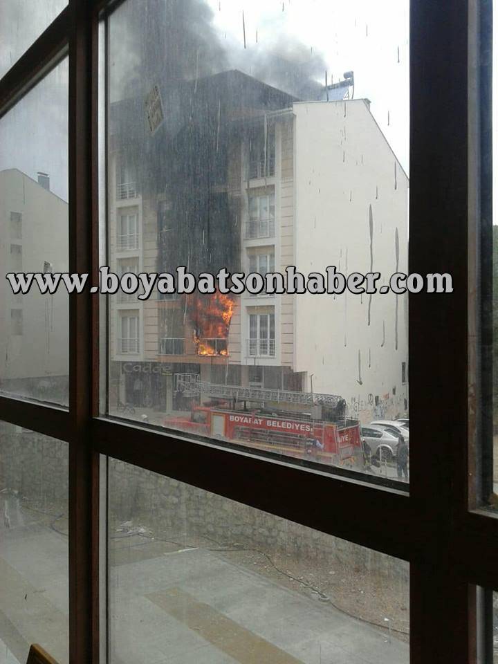 Son Dakika. Kültür Merkezi Arkasında Yangın