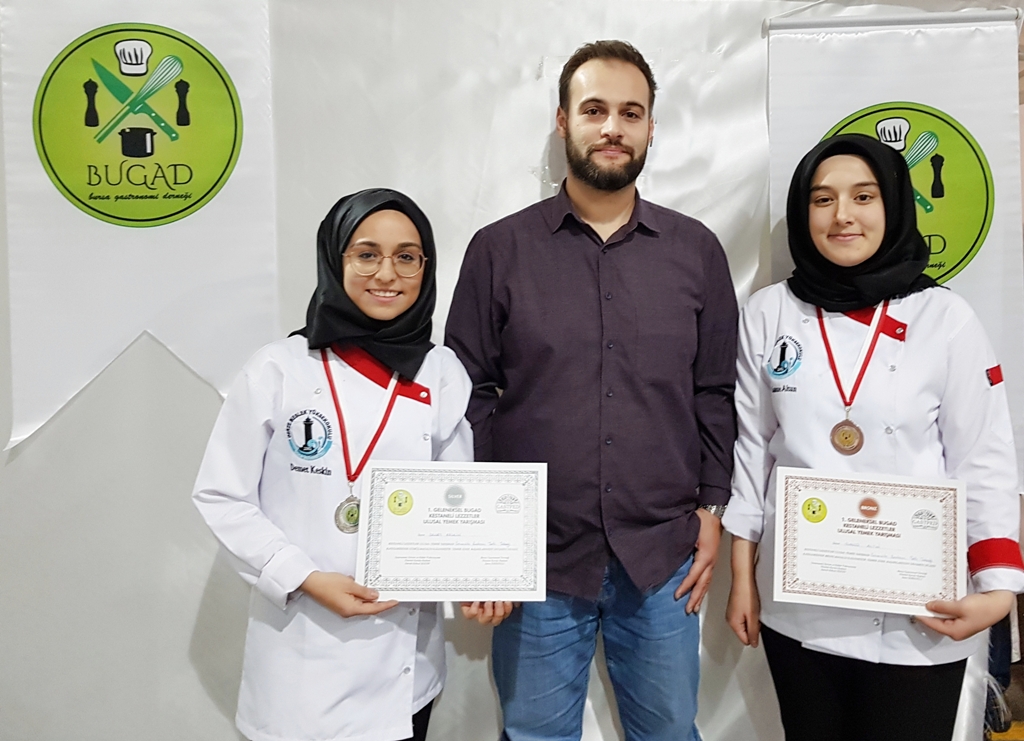 Aşçılık Programı Öğrencilerimiz Bursa’dan Madalya ile Döndü