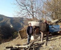 Köyde Odun Yüklü Traktör Devrildi, 1 Ölü
