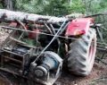 Köyde Traktörün Üstüne Ağaç Devrildi